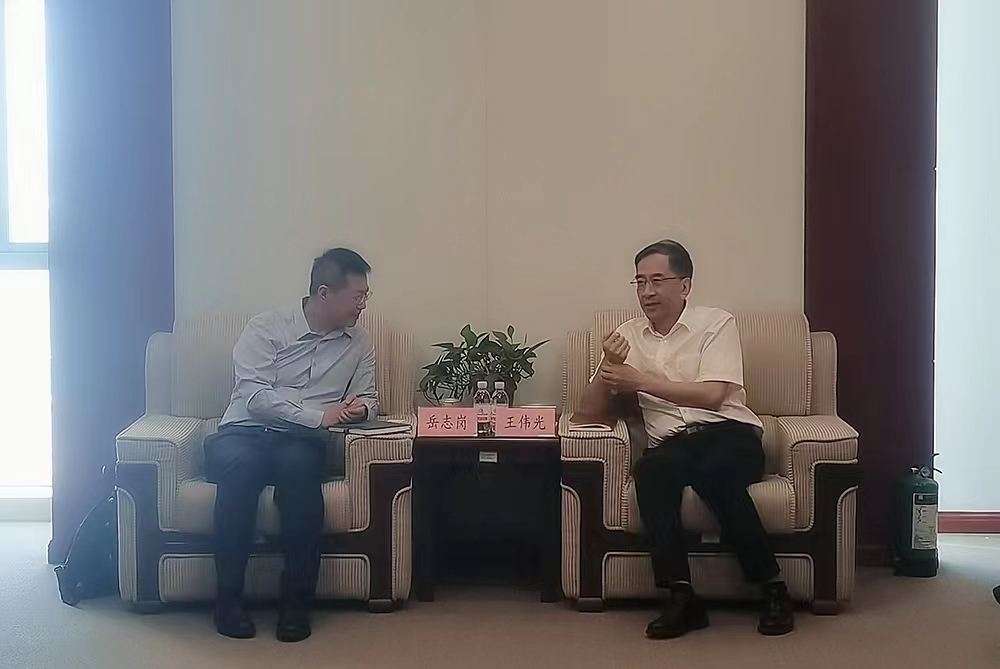 青島國(guó)際投資有限公司黨委書記、董事長(zhǎng)王偉光會(huì)見(jiàn)中誠(chéng)信國(guó)際信用評(píng)級(jí)有限責(zé)任公司總裁岳志崗一行